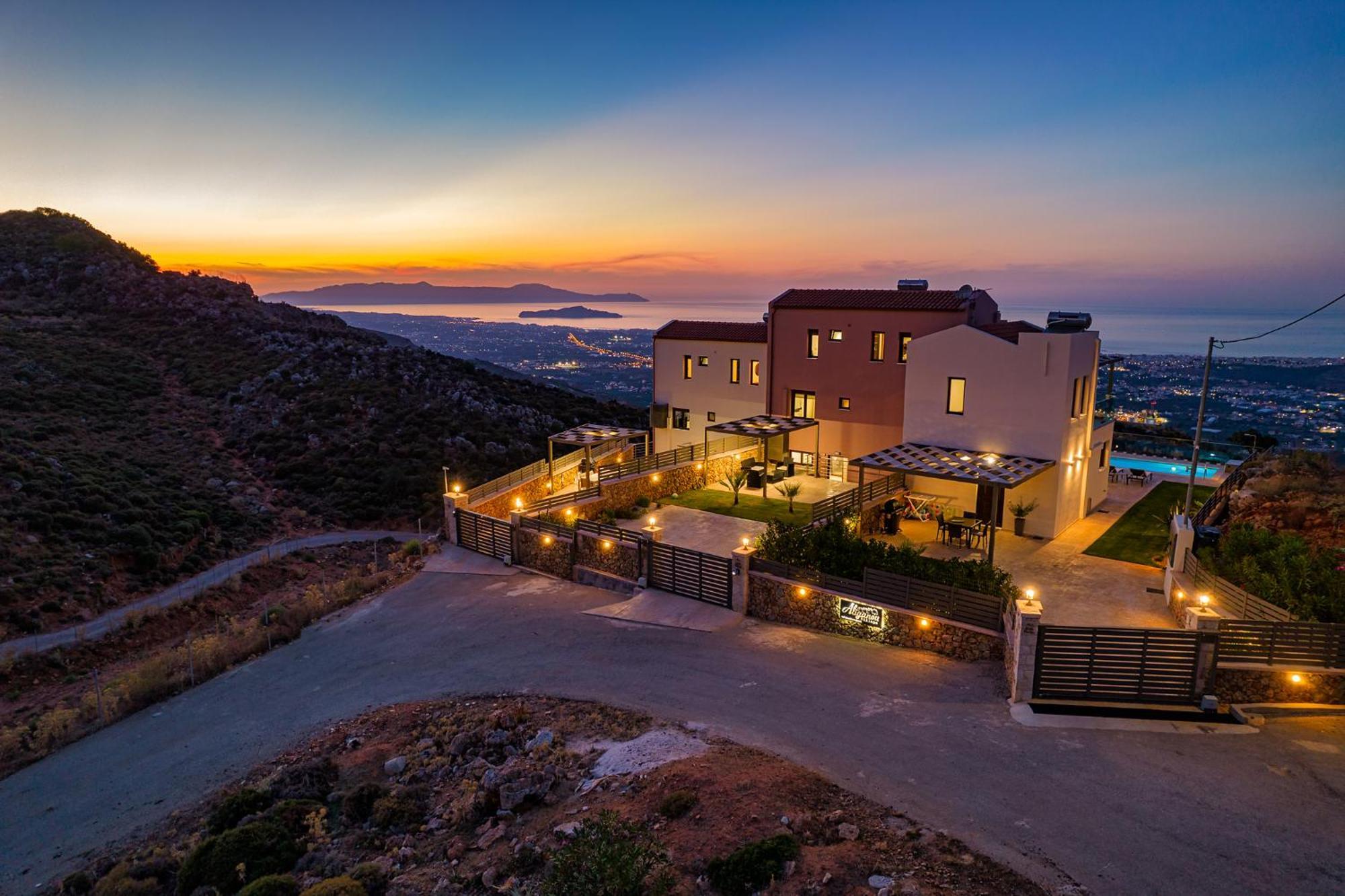 Villaer Mari Chania, With Private Ecologic Pool And Amazing View!