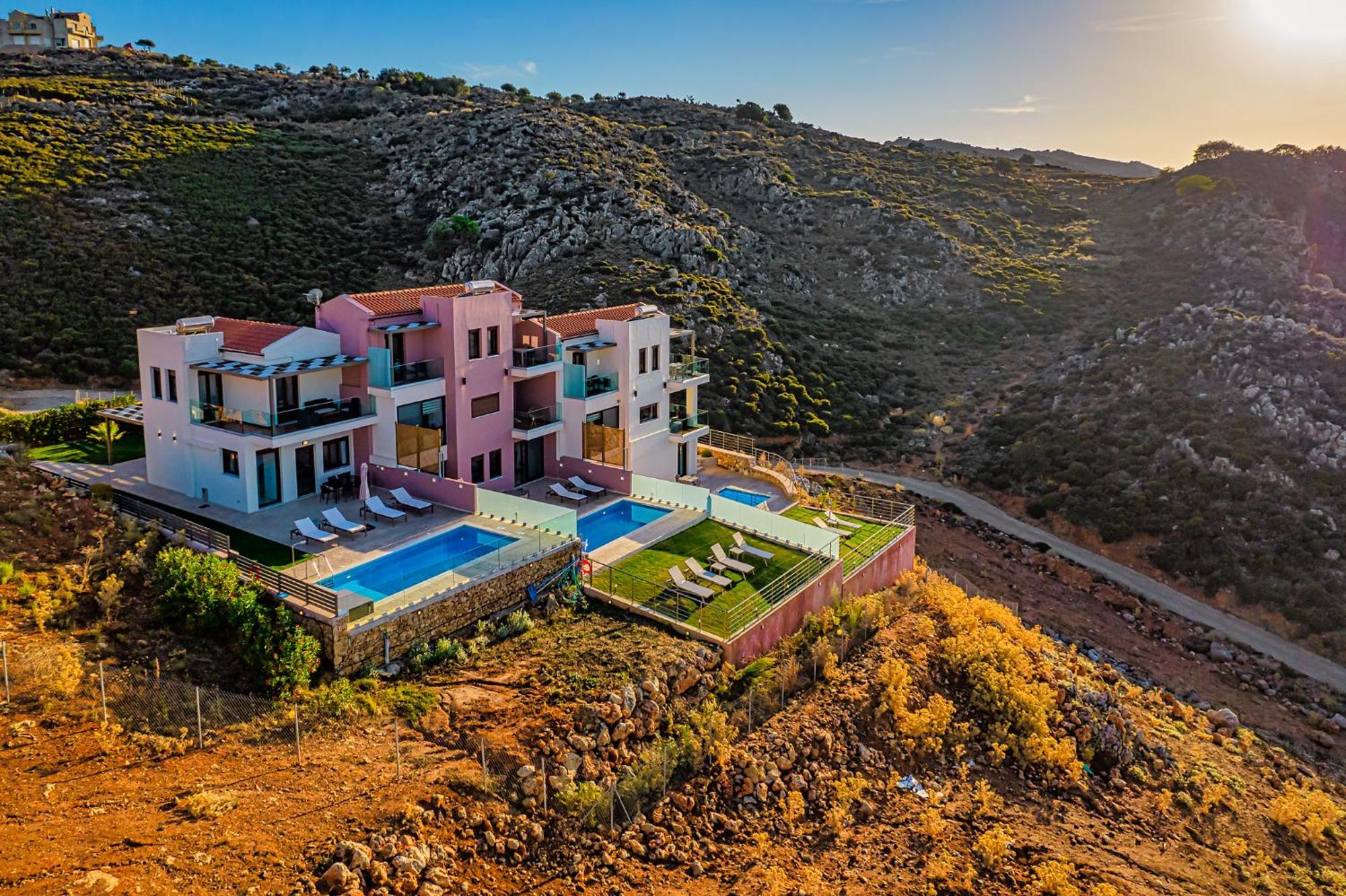 Mari Chania, With Private Ecologic Pool And Amazing View! Villaer