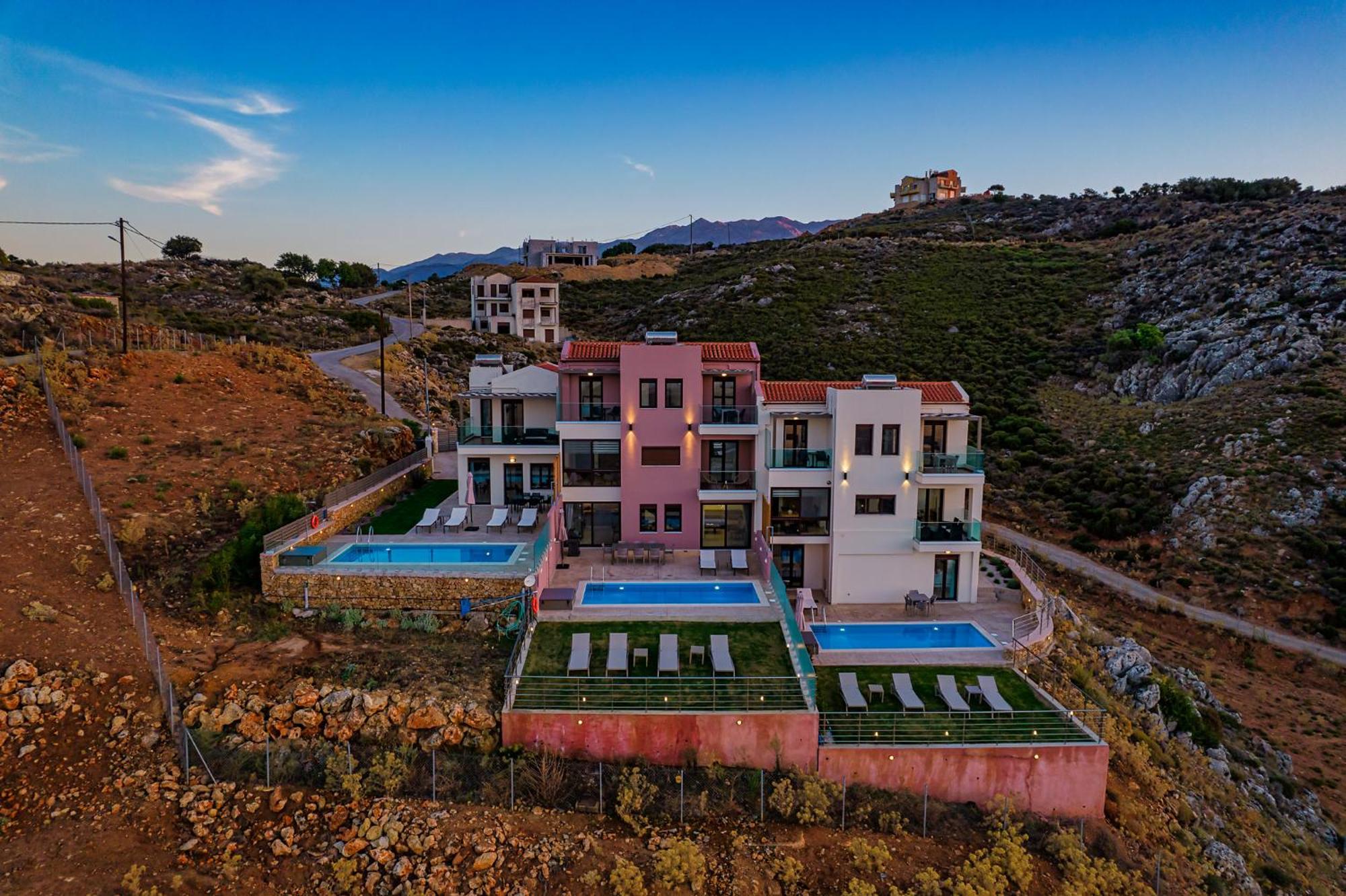 Mari Chania, With Private Ecologic Pool And Amazing View! Villaer Khania