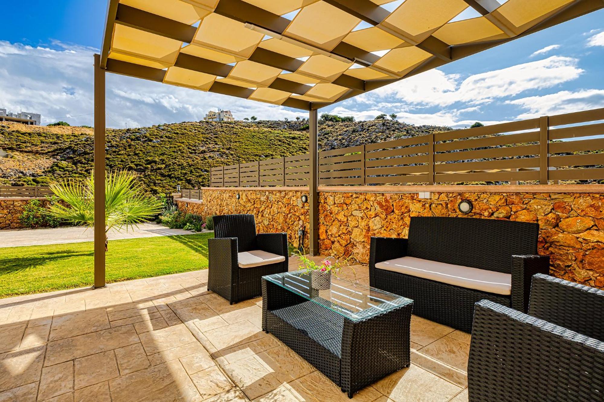 Villaer Mari Chania, With Private Ecologic Pool And Amazing View! Khania