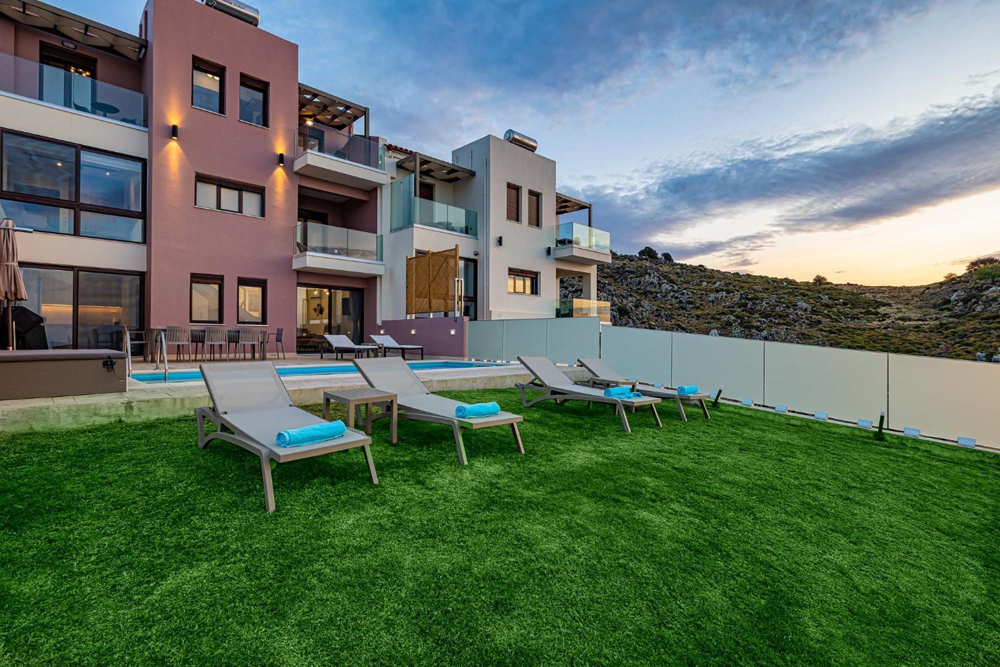 Mari Chania, With Private Ecologic Pool And Amazing View! Villaer
