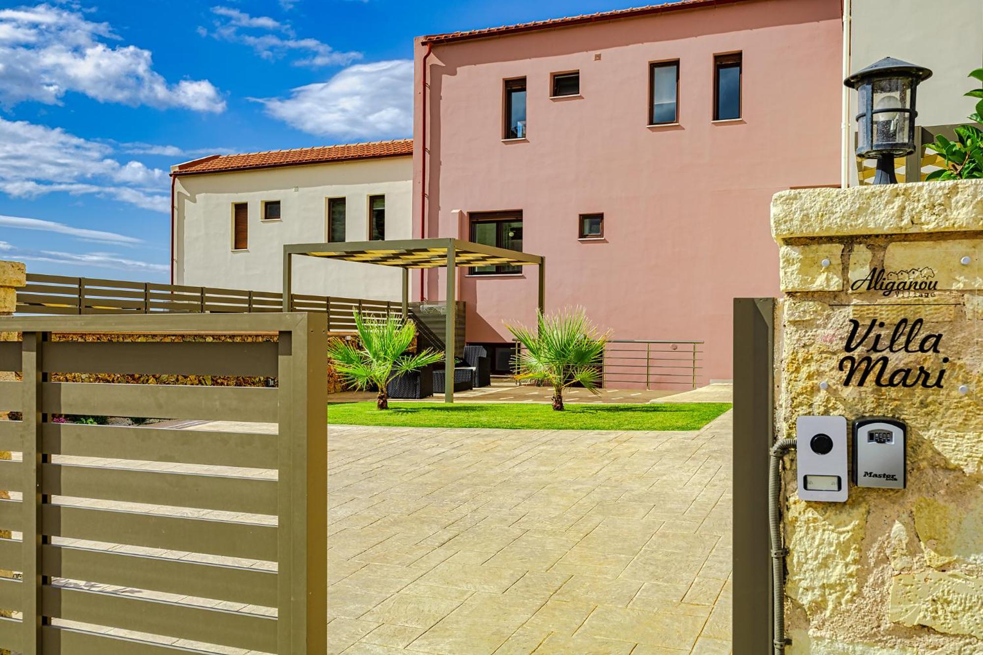 Mari Chania, With Private Ecologic Pool And Amazing View! * Khania