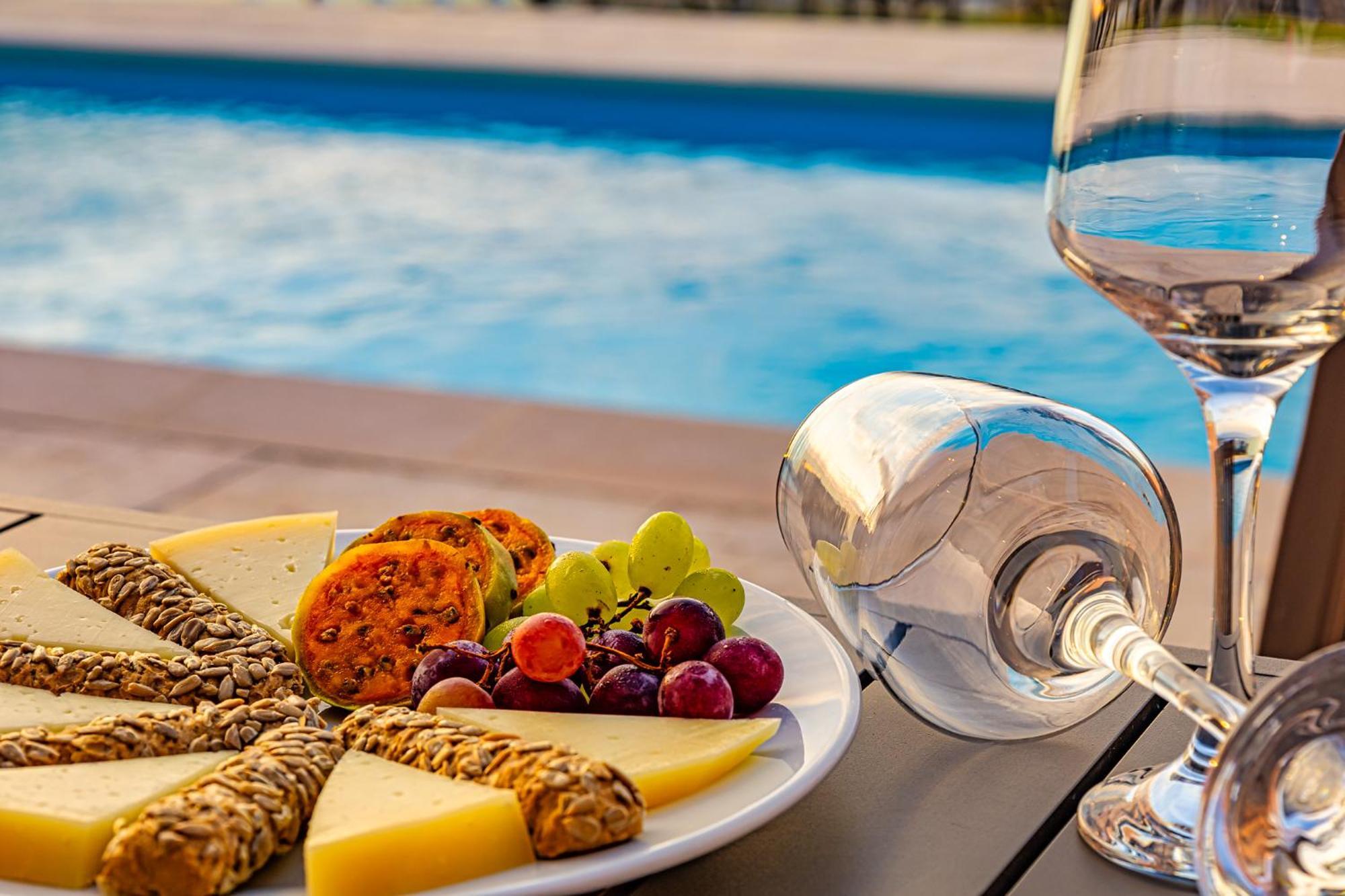 Mari Chania, With Private Ecologic Pool And Amazing View! Khania