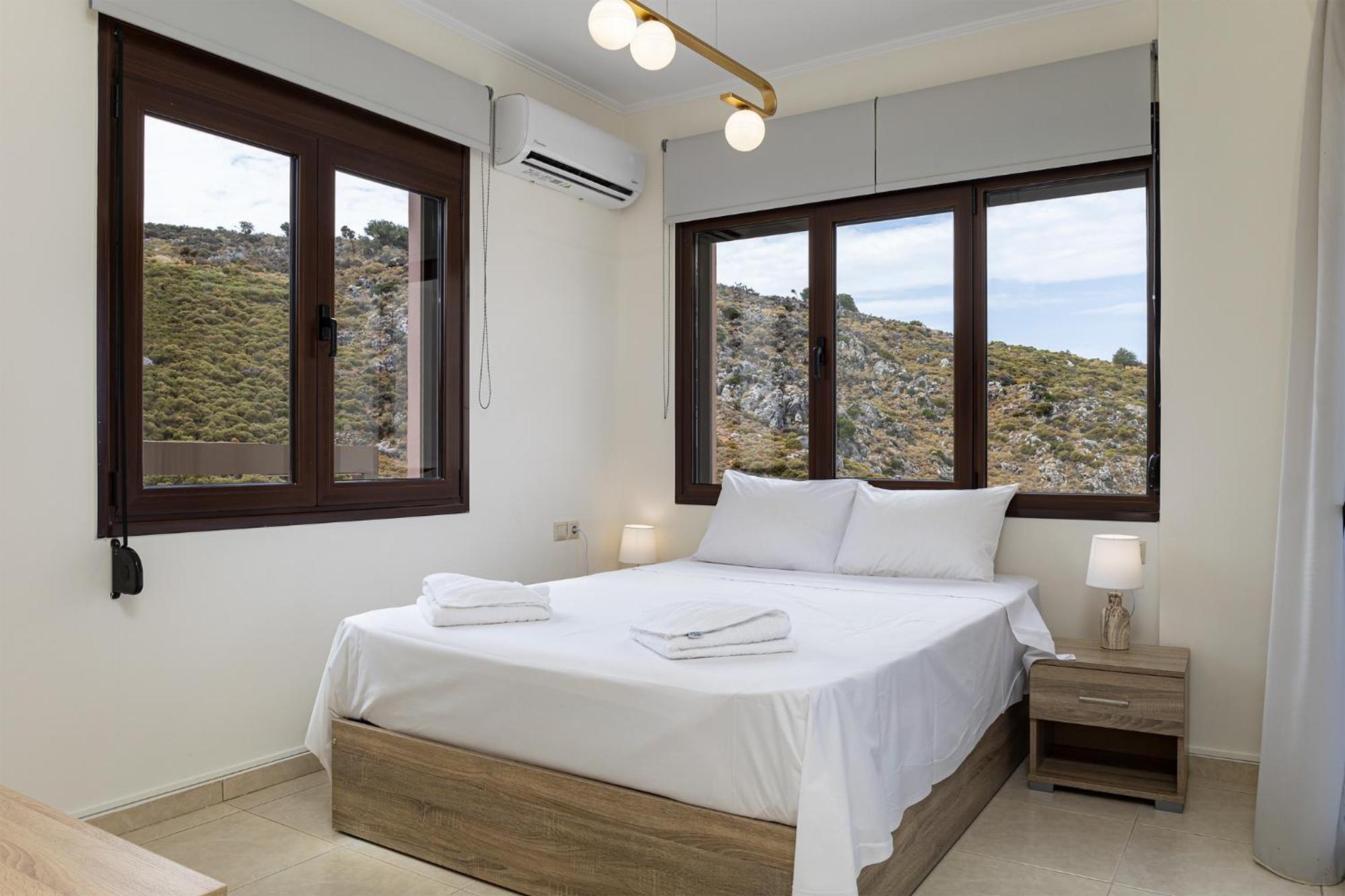 Mari Chania, With Private Ecologic Pool And Amazing View! Villaer *