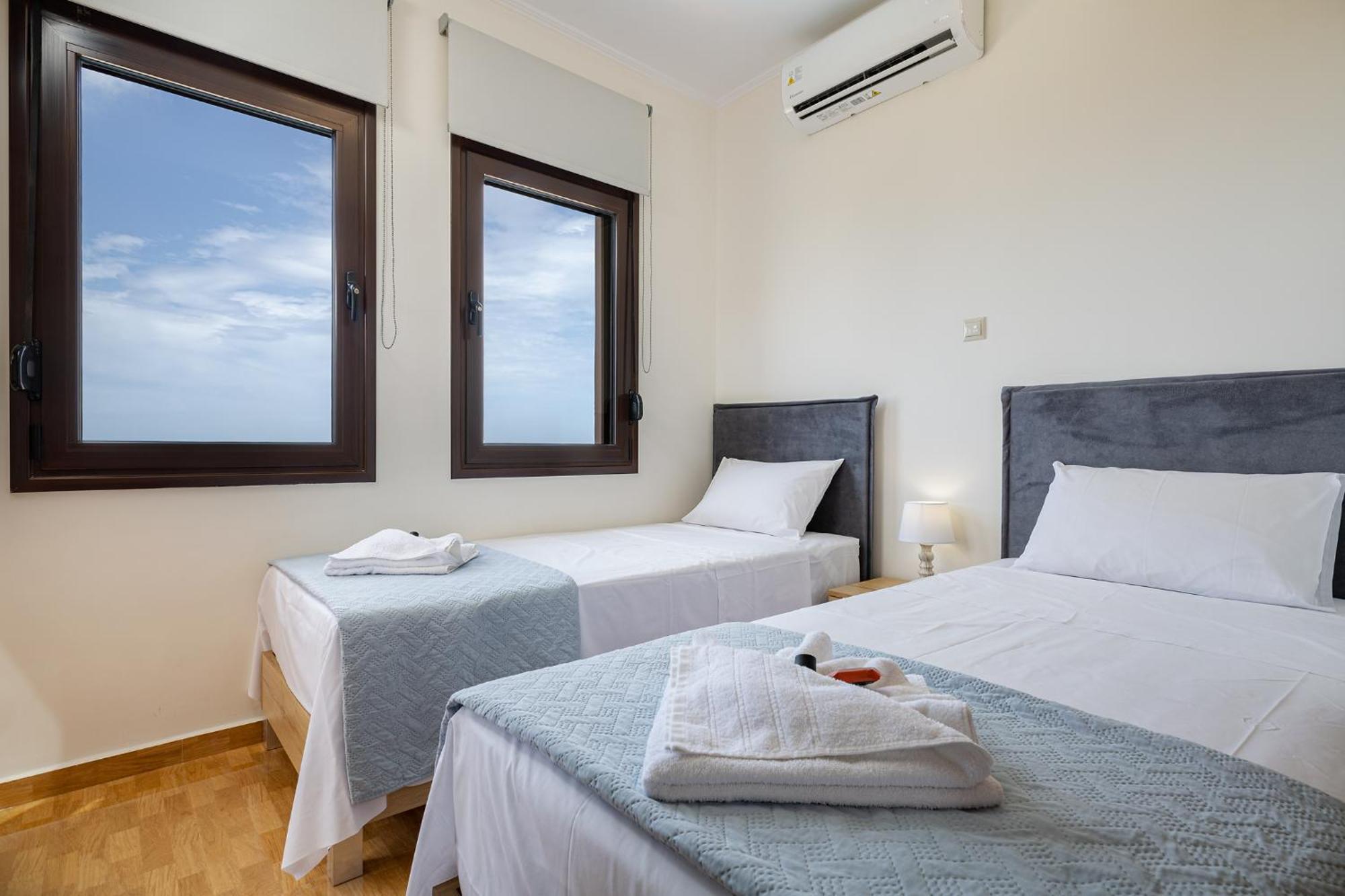 Mari Chania, With Private Ecologic Pool And Amazing View! Villaer