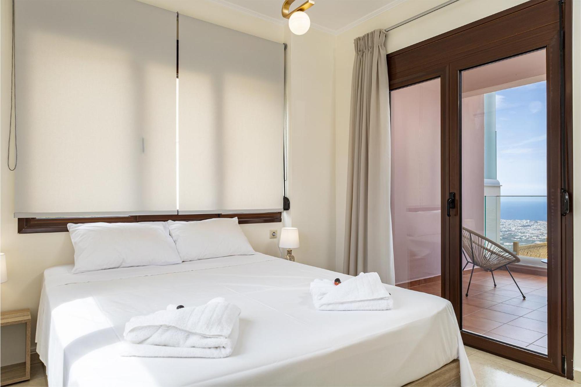 Villaer Mari Chania, With Private Ecologic Pool And Amazing View!