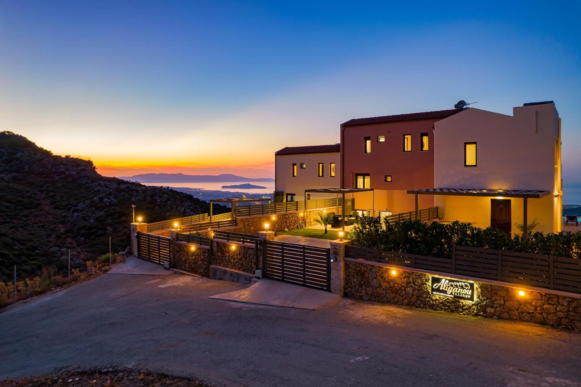 Mari Chania, With Private Ecologic Pool And Amazing View! * Chrissi Akti Chania