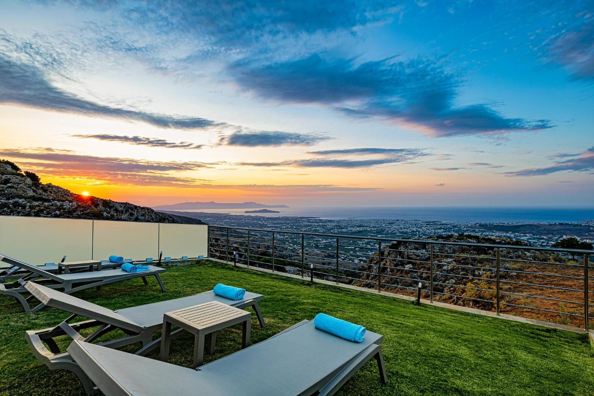Mari Chania, With Private Ecologic Pool And Amazing View! Pousada