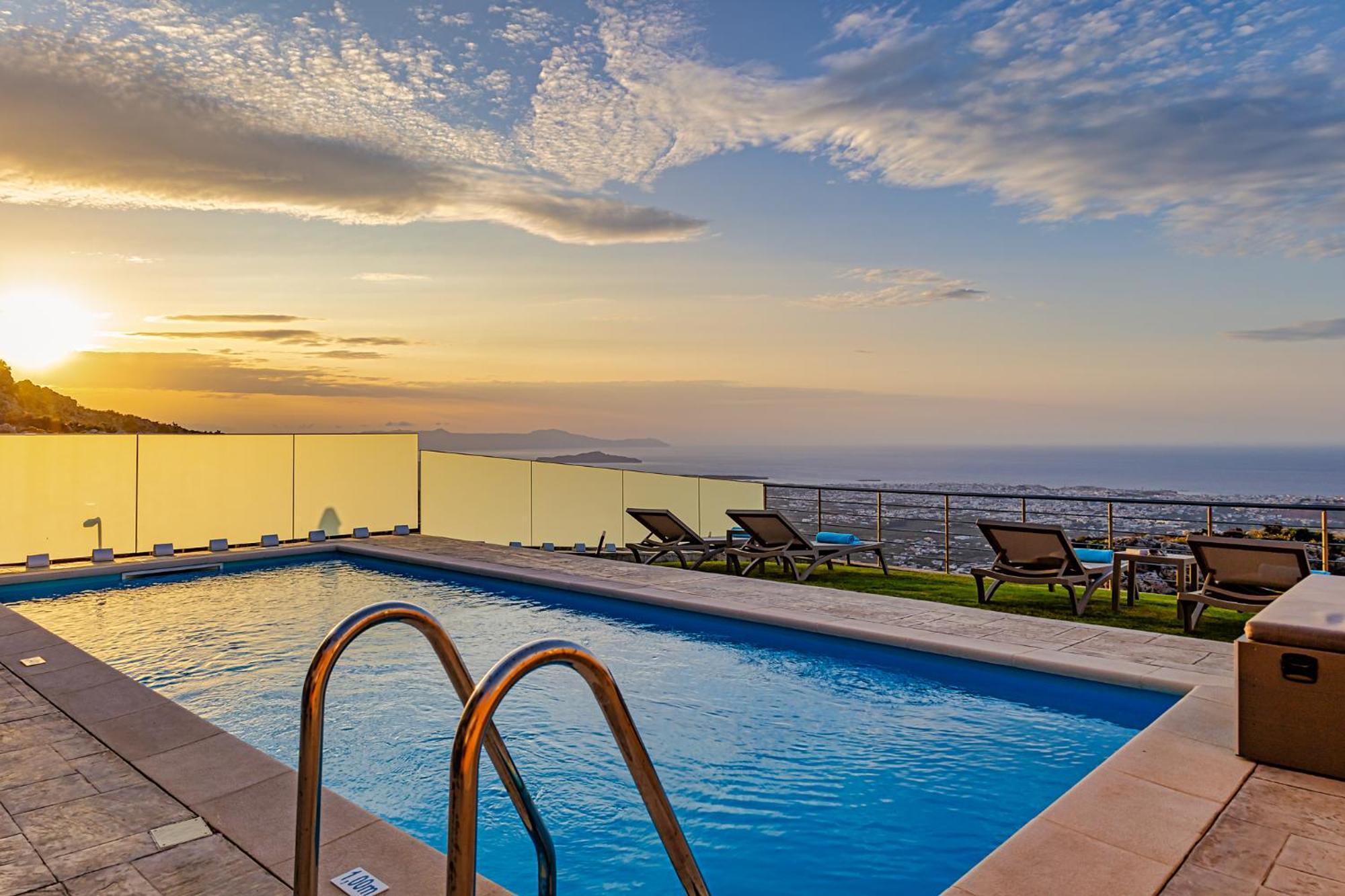 Mari Chania, With Private Ecologic Pool And Amazing View! Pousada Chrissi Akti Chania